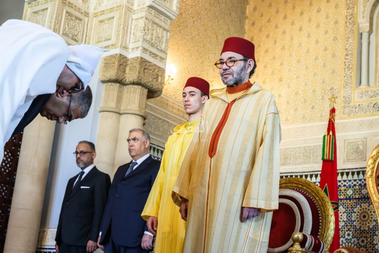 ✅ جلالة الملك يستقبل الولاة والعمال الجدد ويشرف على أدائهم القسم بالقصر الملكي بالرباط